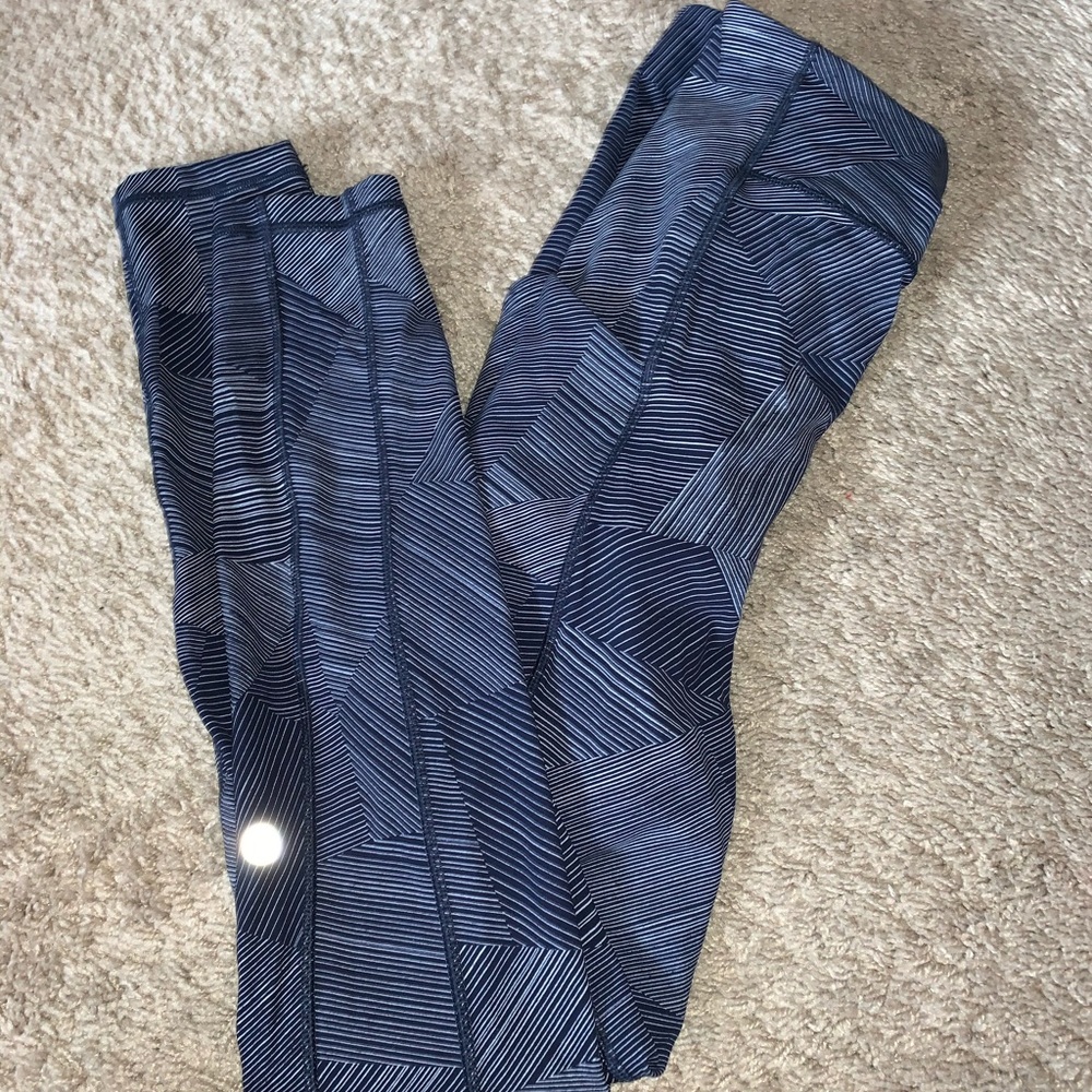 LULULEMON SIZE 4 - Picture 2 of 2